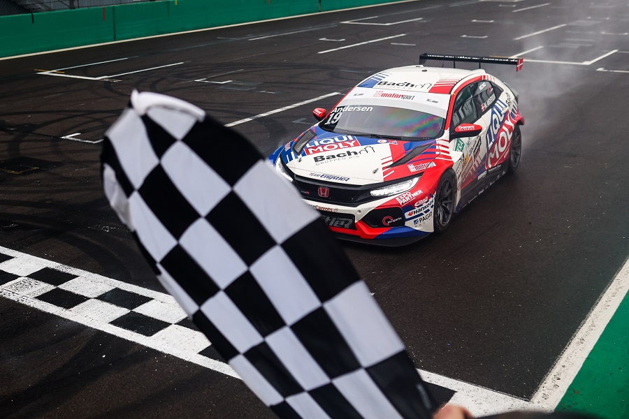 An FK8 Civic competing in TCR Germany.