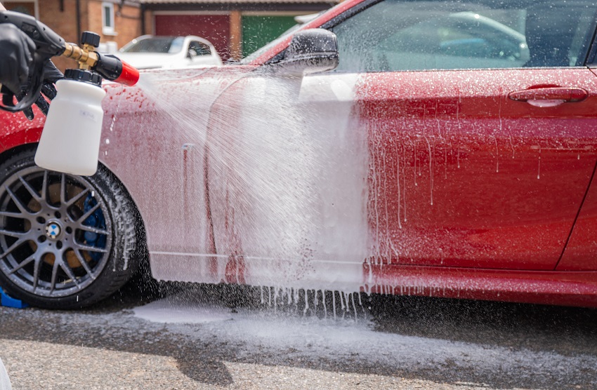 Hydro 360 Snow Foam Lance in action